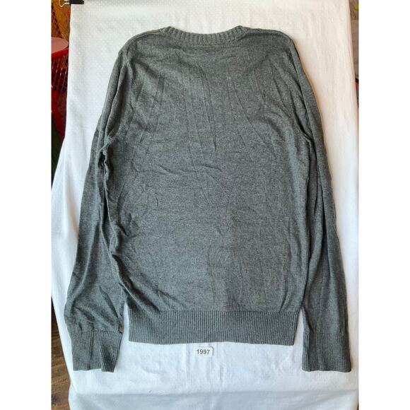 Hollister Men’s Long Sleeve V-neck Knit Sweater size M, Solid Gray - Picture 8 of 8